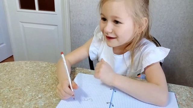 София пишет графический диктант / Sofiichka смотреть онлайн