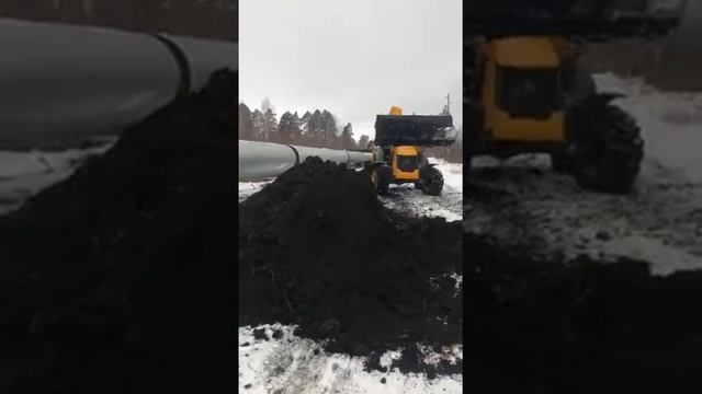 Планировка экскаватором-погрузчиком JSB смотреть онлайн