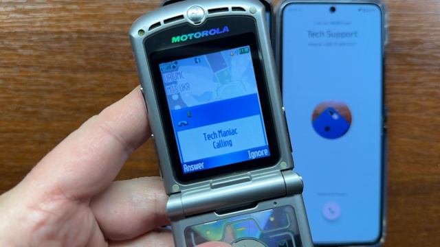 Motorola Razr V3 vs Moto G9 Plus vs Moto Razr 40 Ultra Triple Hello Moto Incoming Call смотреть онлайн