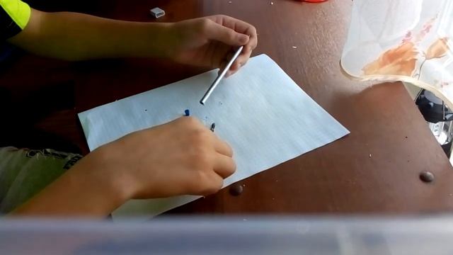 Я вытащил чернило из старой ручки. смотреть онлайн