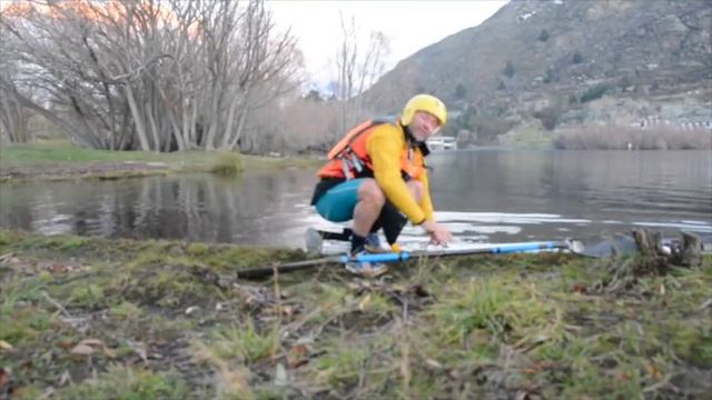 Beginner's guide to getting into a kayak смотреть онлайн