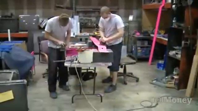 Restoring Old Arcade Games for Man Caves - CNN Money - PrimeTime Amusements смотреть онлайн