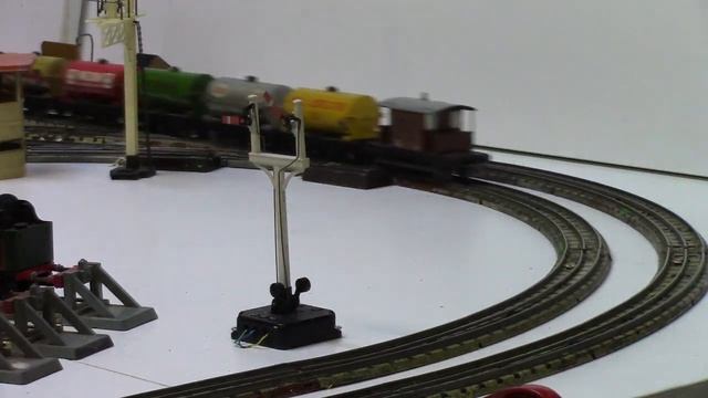 Running my Hornby Dublo 3 Rail Trains смотреть онлайн