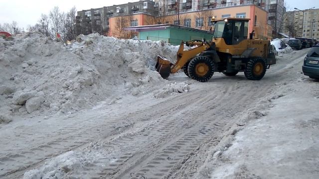 Жкх Североморск , уборка своих куч снега смотреть онлайн