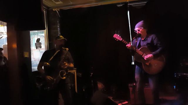 Dana Colley, playing 2 saxophones, One Thin Dime смотреть онлайн