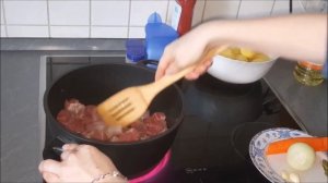 Тушёная картошка с мясом. Тушёный картофель