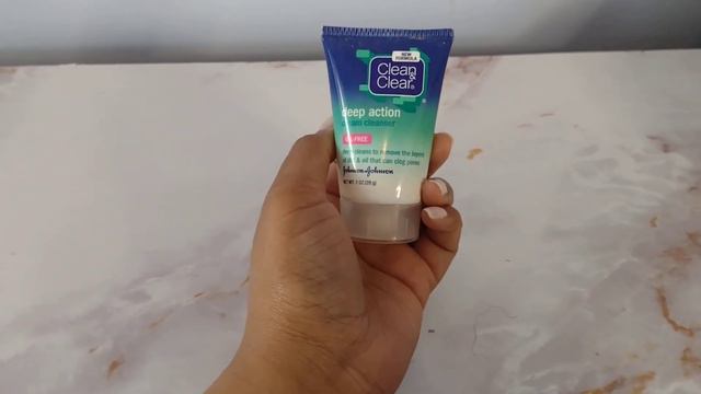 In Hand Review of Clean & Clear Deep Action Cream Cleanser смотреть онлайн