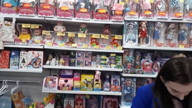 Новогодний и Рождественский шопинг. Идём по магазинам покупать подарки! Куклы формата Барби. смотреть онлайн