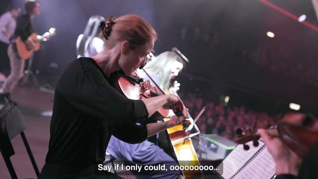 Pub Choir Sings 'Running Up That Hill' (Kate Bush)