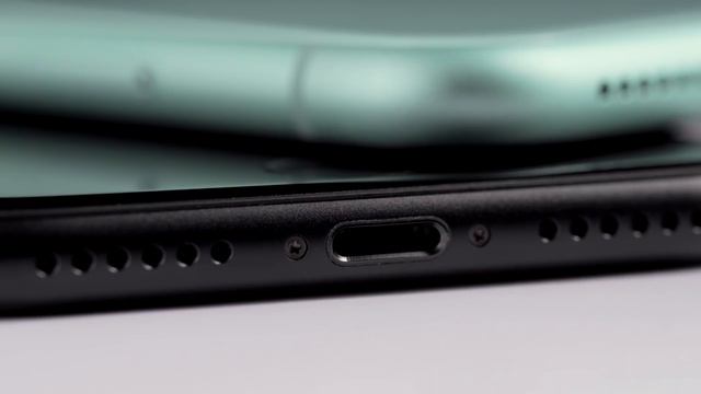 iPhone SE第二代 細芒王$3,399起！上手試景深自拍、效能跑分 | 廣東話 | 手機評測 | SE2 unboxing | Fender特約【Price.com.hk產品開箱】 смотреть онлайн