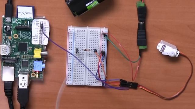 Controlling Servo Motors with Raspberry Pi смотреть онлайн