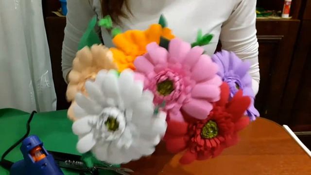 Букет из фоамирана. Герберы Bouquet of foamirana. Gerbera смотреть онлайн