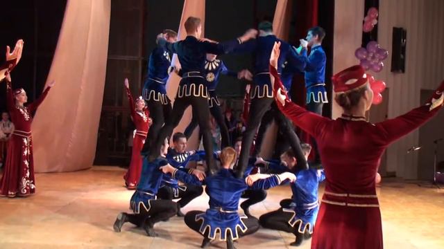 Репортаж с концерта ансамбля "Плясунья" смотреть онлайн