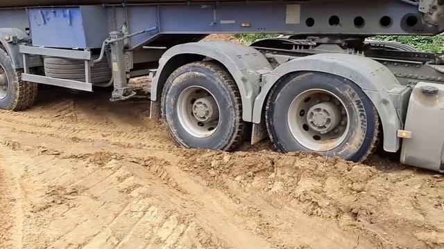 Выгрузка не для Тонаров 2 Все буксуют(( смотреть онлайн