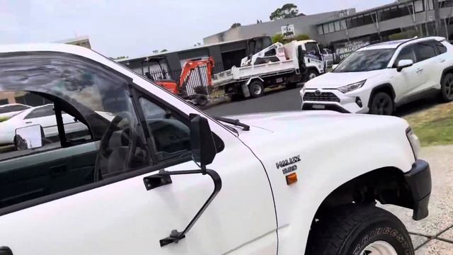 Toyota Hilux 4x4 Tray 2.8 Diesel смотреть онлайн