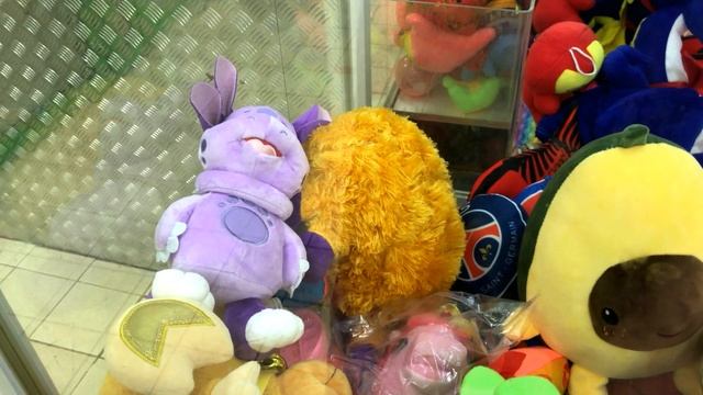 Достаем долгожданную игрушку из аппарата хватайка!! Мягкая игрушка Лунтик!! смотреть онлайн
