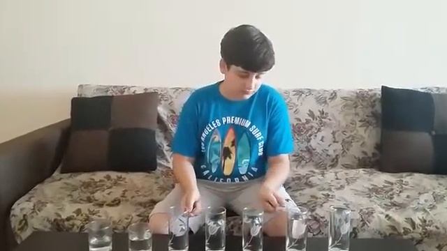 Греческая мелодия [Τα ματόκλαδα σου λάμπουν] смотреть онлайн