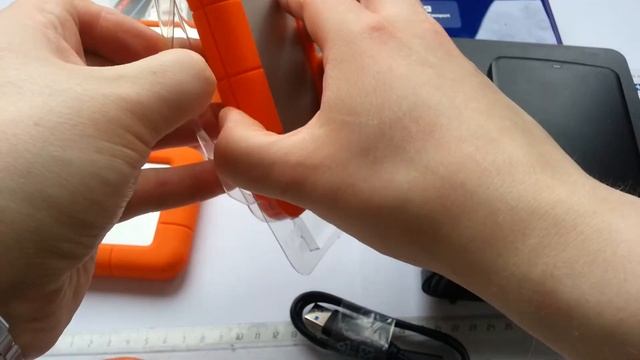 LaCie Rugged USB-C 1TB Portable External Hard Drive смотреть онлайн