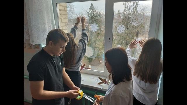 Новогодние окна в Семейкинской школе смотреть онлайн