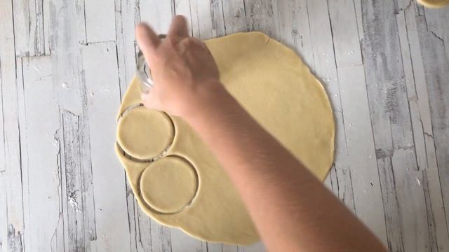 Маленькие закусочные пирожки с мясом ? Как приготовить МАЛЕНЬКИЕ ЗАКУСОЧНЫЕ мини ПИРОЖКИ с МЯСОМ смотреть онлайн