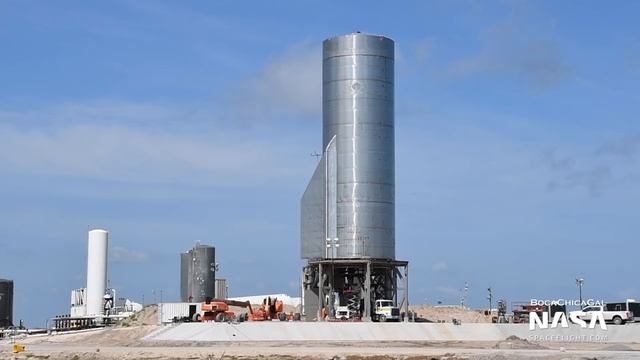 SpaceX Boca Chica - Raptor Engines Installed on Starship SN8 смотреть онлайн