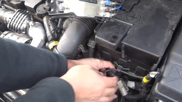 Peugeot Partner Tepee Battery Removal смотреть онлайн