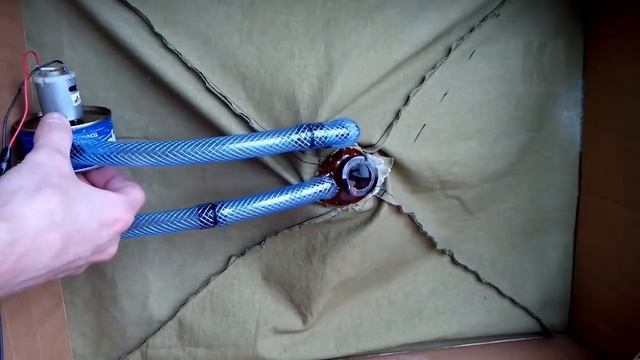 Как сделать ёлку с падающим снегом? / How to make a Christmas tree with falling snow? смотреть онлайн