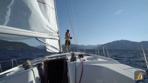 Как рифить паруса на яхте в одиночку — урок 15 | Школа яхтинга Sailing Time