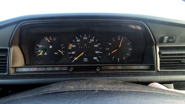 Cold Start - 91' Mercedes 190 (W201) 2.0 DIESEL - 30 years old DIESEL смотреть онлайн