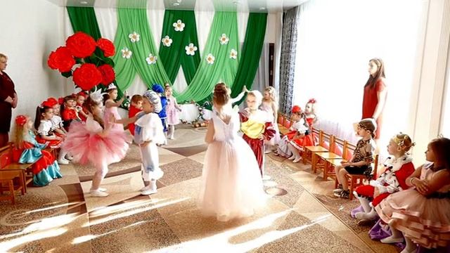 Весенний утренник. Танец кавалеров и дам. смотреть онлайн