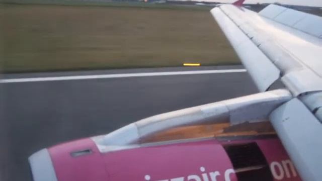 Wizzair A320 landing at Paris Beauvais airport смотреть онлайн