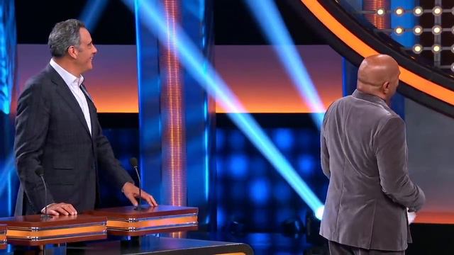 Brad Garrett stuns Steve Harvey! | Celebrity Family Feud смотреть онлайн