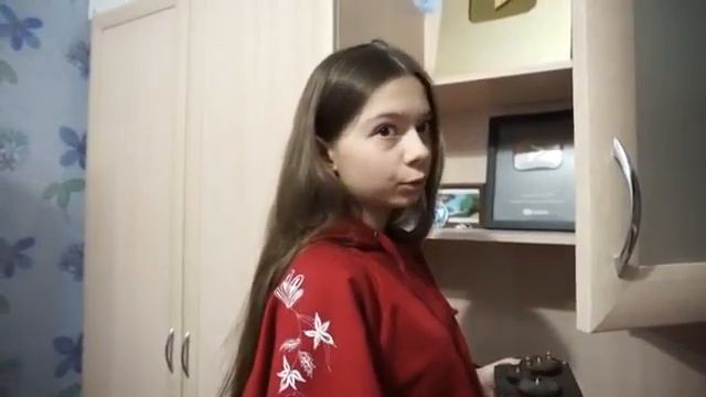 Инопланетянка вернулась! Что она нам оставила? смотреть онлайн