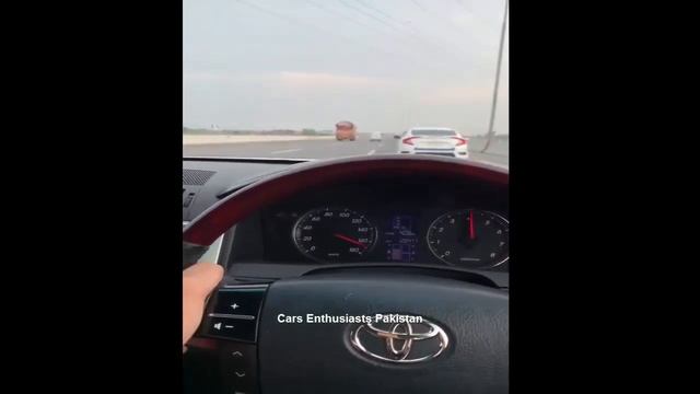 Honda Civic vs Toyota MarkX | Civic vs Mark X | Civic Mark X Race On Motorway смотреть онлайн