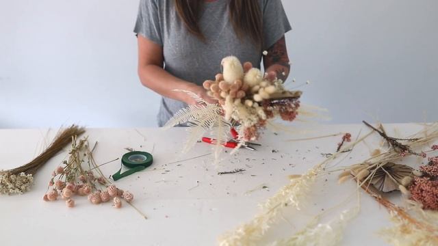 How to Make a Simple Dried Flower Bouquet смотреть онлайн