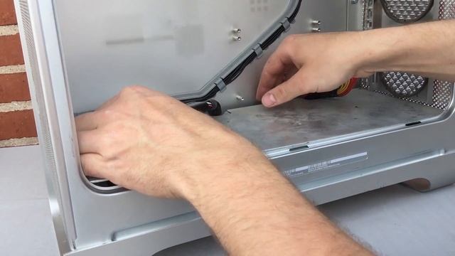 Power Mac G5 ATX Conversion - Case Disassembly Part 1 : 5