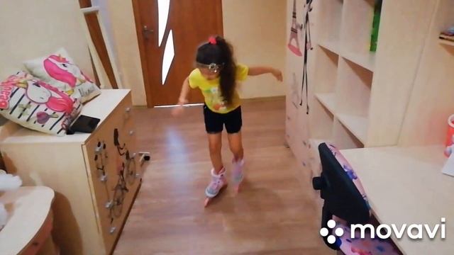 ПОКАЗЫВАЮ КАК Я КАТАЮСЬ НА РОЛИКАХ