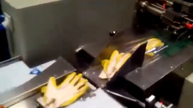 Упаковка перчаток на горизонтально упаковочной машине смотреть онлайн