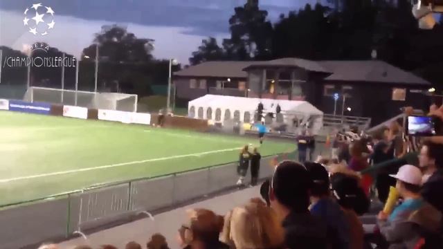 Фанаты Långholmen FC троллят арбитра на линии. смотреть онлайн