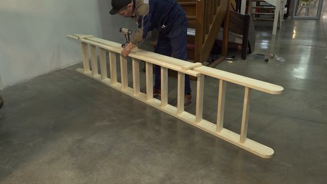 Видео сборки деревянной лестницы М-013у Profi&Hobby смотреть онлайн