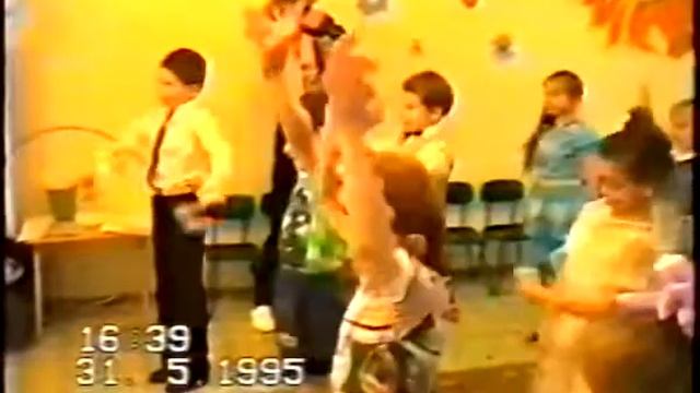 г. Каменск-Уральский, Выпускной в детском саду "Петушок" 1995 год смотреть онлайн