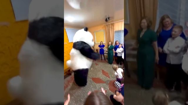Большая Панда приехала в деревню поздравить с Юбилеем! смотреть онлайн