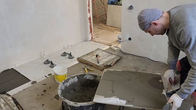 Технология укладки керамогранита. Весь процесс за 20 минут. смотреть онлайн