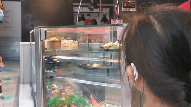 Exploring the center of madrid l Puerta del Sol, Plaza Mayor & Palacio Real in Madrid. смотреть онлайн