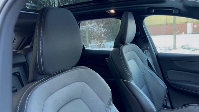 Volvo XC60 2.0 B5 MHEV R-Design Auto. смотреть онлайн