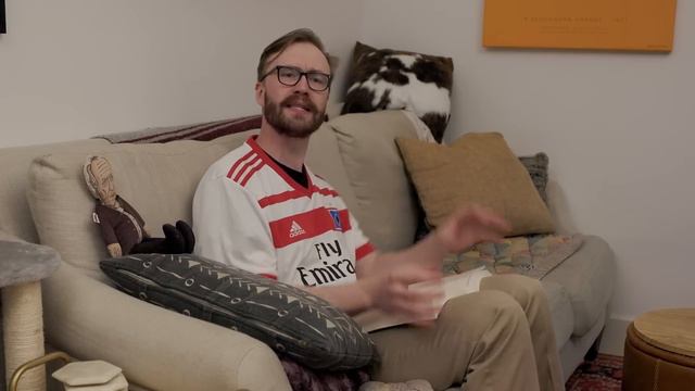 German Sports Fan vs American Sports Customer смотреть онлайн
