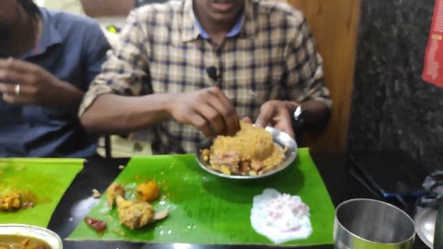 SEERAGA SAMBA BIRIYANI | Hotel Muthu Rowther(HMR) | Coimbatore | Food Vlogz смотреть онлайн