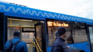 Автобус ЛиАЗ-4292.60(1-2-1) следует по маршруту 987 «Карачарово - Платф. Серп и Молот»