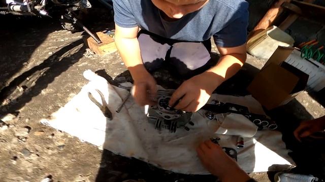 ГАРАЖНЫЙ ДВИЖ ТРЭШ ДОРАБОТКИ СОБИРАЕМ ПИТБАЙК когда запуск ЧАСТЬ 3 смотреть онлайн