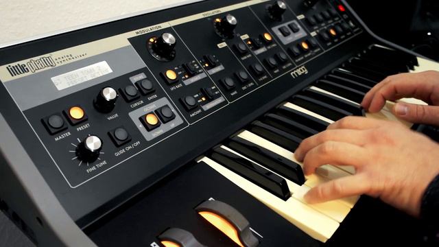 Moog Little Phatty/ Incognito - COLIBRI Bass Cover смотреть онлайн